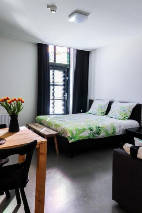 Гостиница Bij Jans B&B  Хилваренбеек